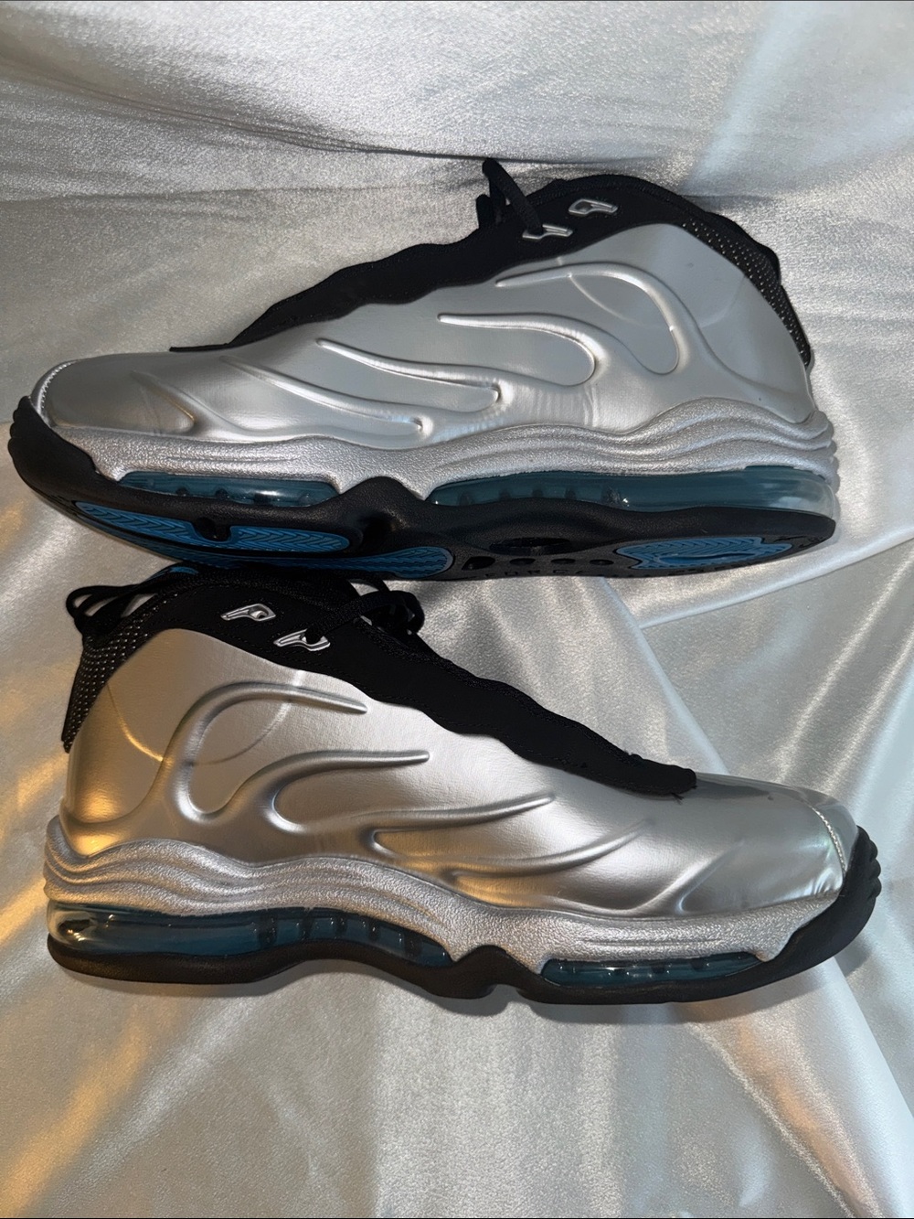 New! Nike Total Air Foamposite Max sneakers in the "Metallic Silver" colorway. - Picture 4 of 9